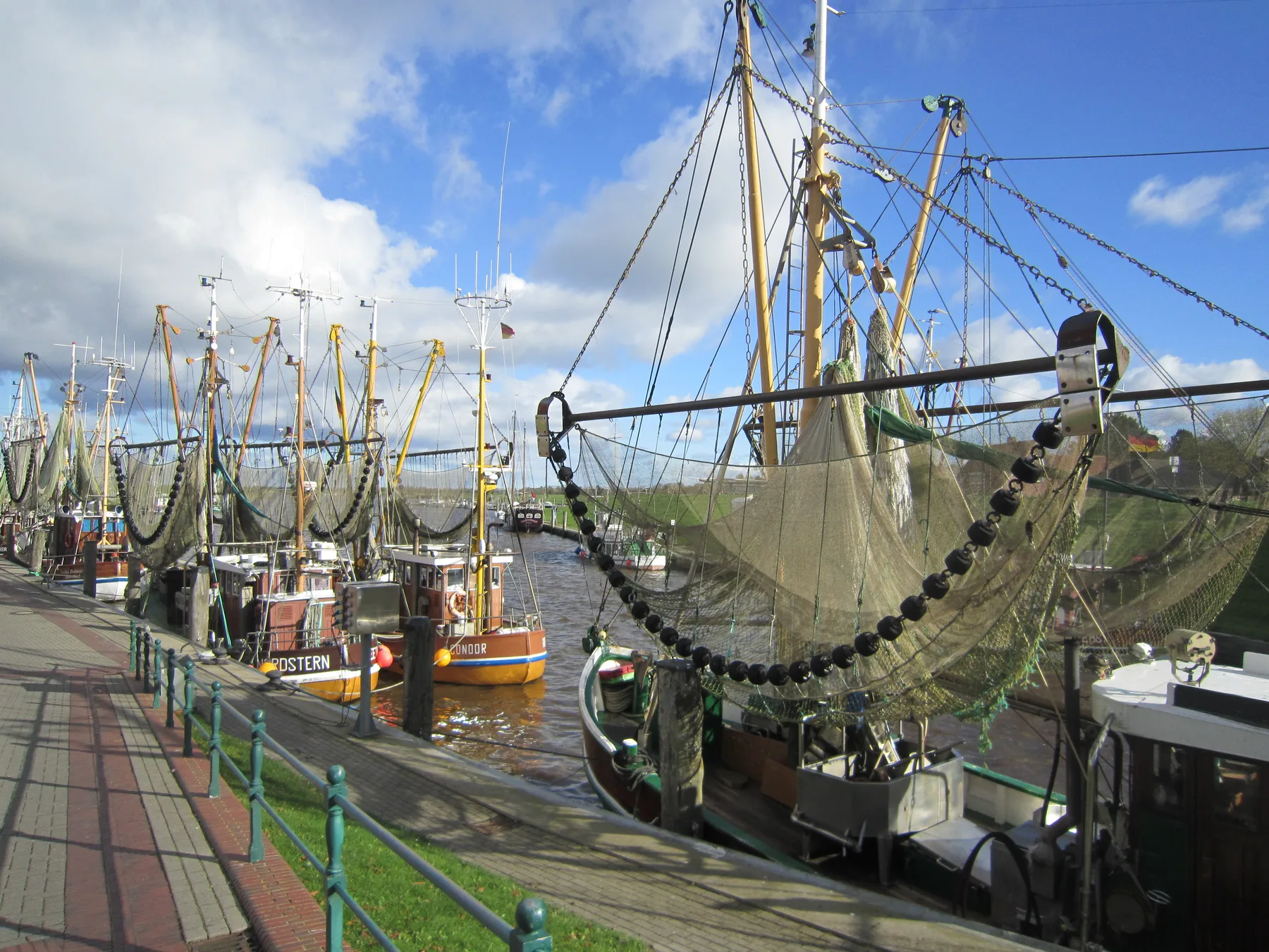 Historischer Hafen in Ostfriesland