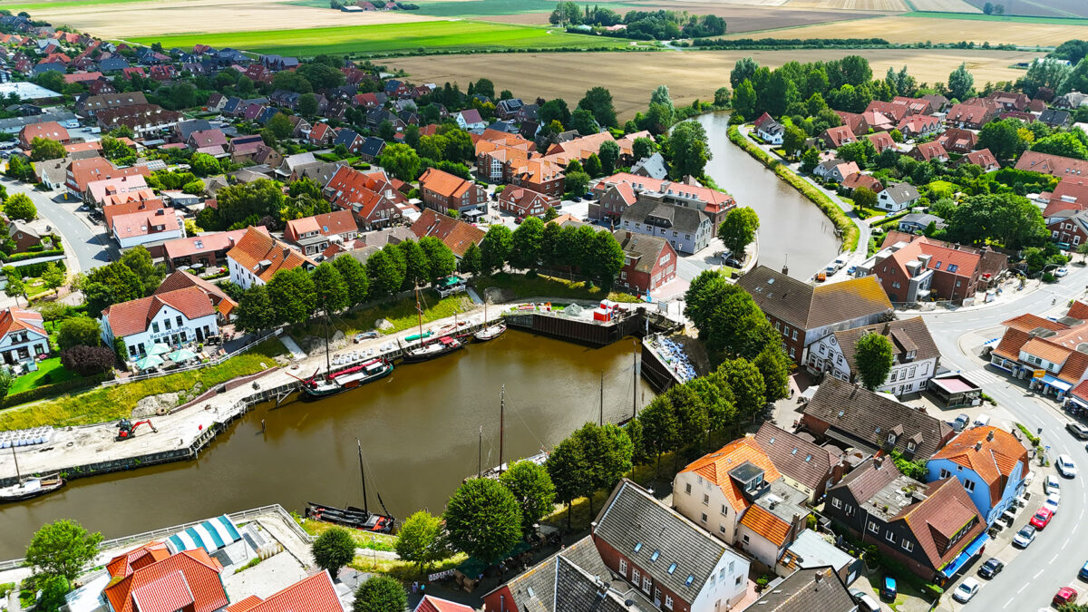 Der historische Museumshafen bildet das Herzstück von Carolinensiel