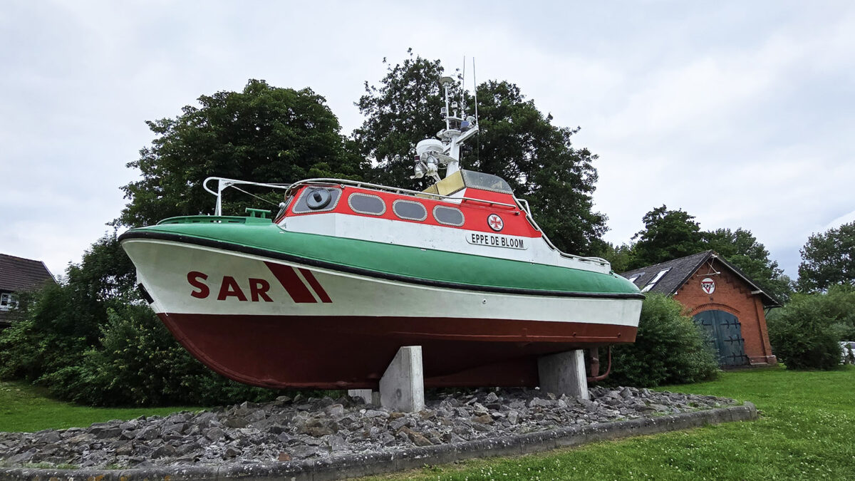Rettungsboot Eppe de Bloom und der ehemalige Rettungsschuppen
