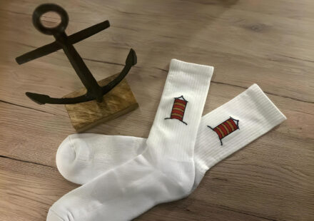 Pilsumer Leuchtturm jetzt auf Tennissocken