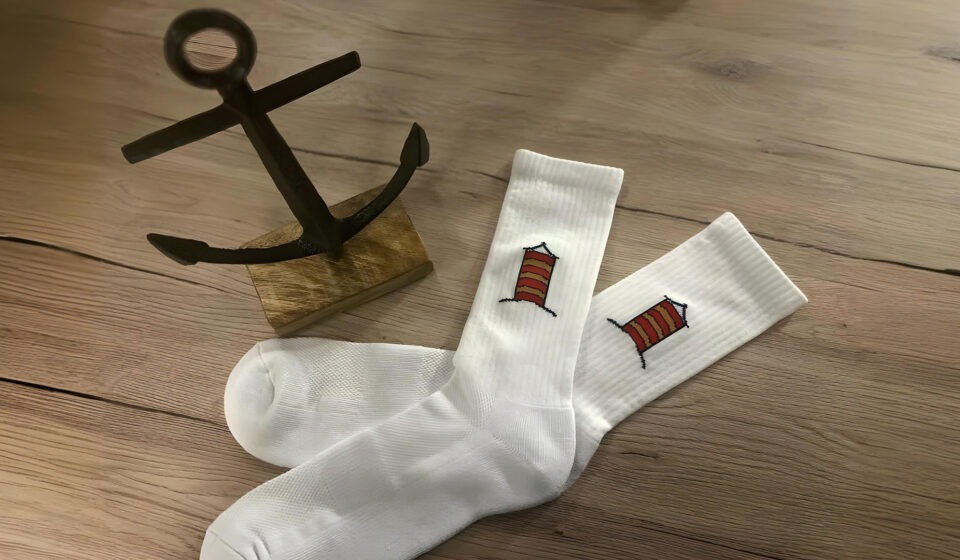 Pilsumer Leuchtturm jetzt auf Tennissocken